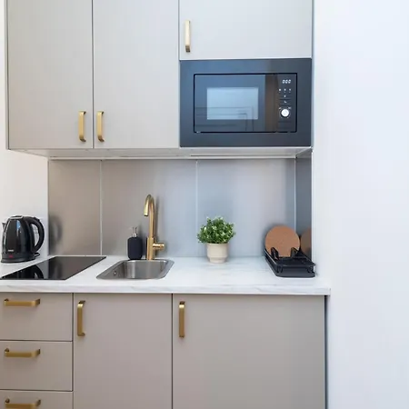 By Hi5-charming ブダペスト